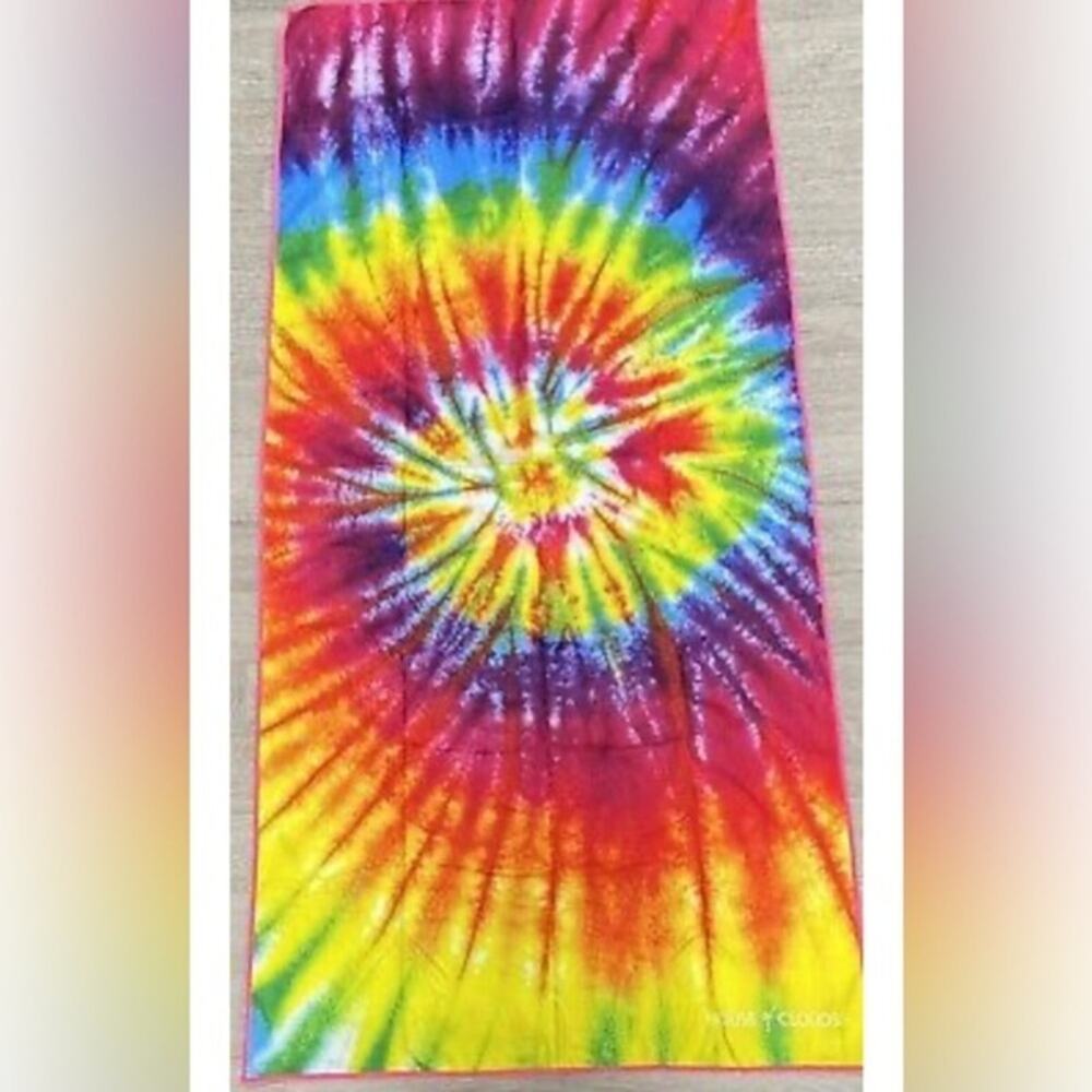NWT! House of Clouds Tie Dye Sand Free Microfiber Beach Towel